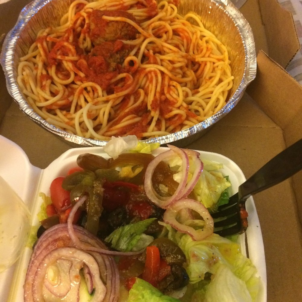 Tu Sei Bella - Red sauce spaghetti meatballs and the house salad. Both were pretty good, the bread was tasty as well. - Pizza Near Me - Audubon, New Jersey