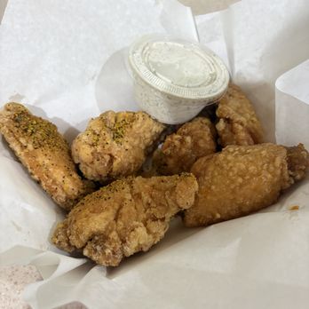 Potato Meets Wing - 6pcs Chicken Wings - Half Lemon Pepper (left) and half Hot Honey (right) with Ranch Dipping Sauce - Chicken Wings Near Me - San Francisco, California Potato Meets Wing - 6pcs Chicken Wings - Half Lemon Pepper (left) and half Hot Honey (right) with Ranch Dipping Sauce - Chicken Wings Near Me - San Francisco, California