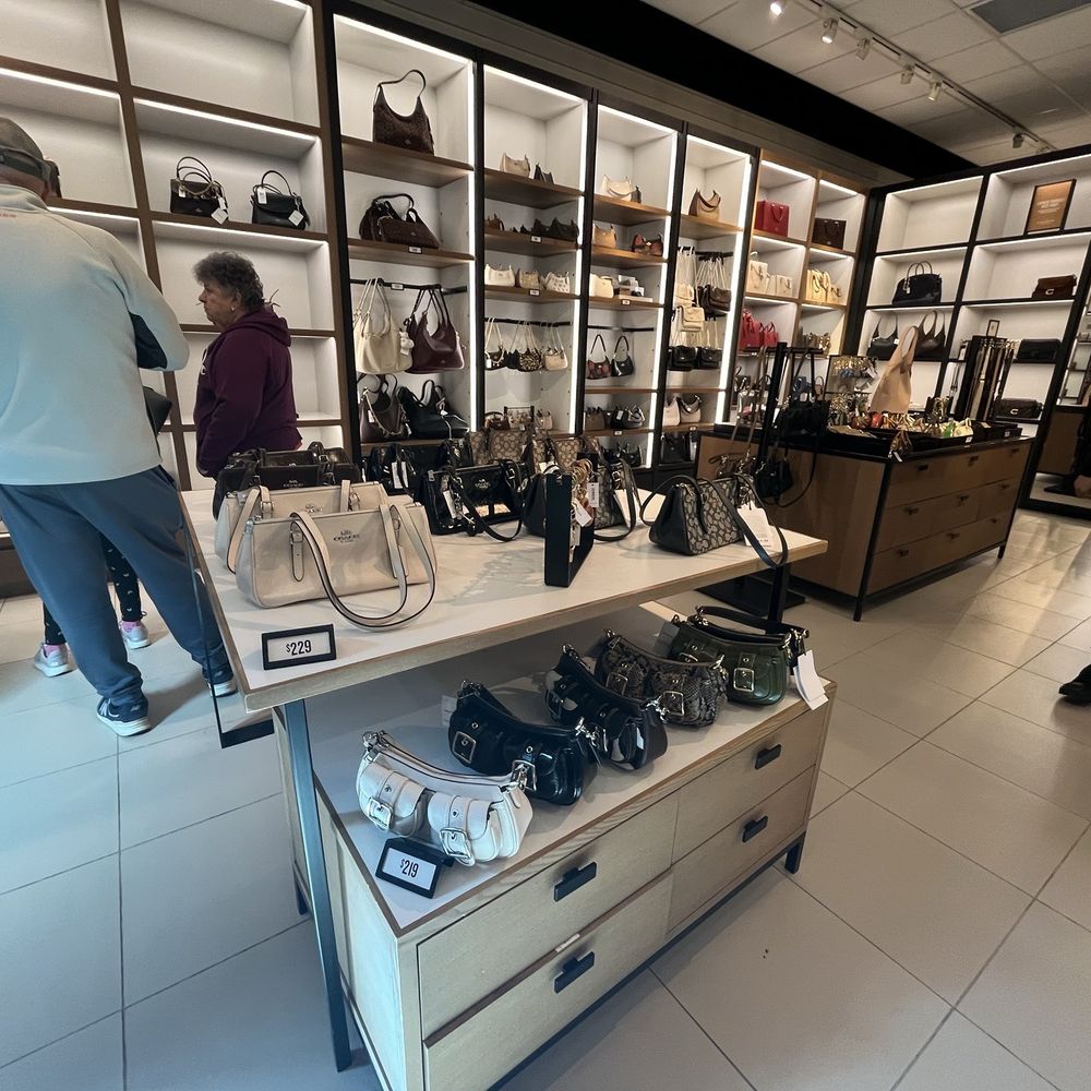 Coach - Accessories Near Me - Auburn Hills, Michigan
