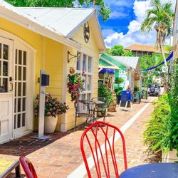 The Boardroom Tavern - Olde Marco historical district with that ambient feel , great atmosphere