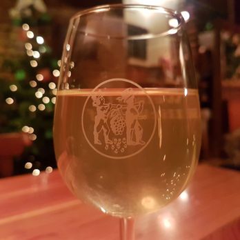 Zum Holunderstrauch - Ein sogenannter "Staubiger": unfiltrierter Jungwein - Austrian Near Me - Vienna, 9 Zum Holunderstrauch - Ein sogenannter "Staubiger": unfiltrierter Jungwein - Austrian Near Me - Vienna, 9