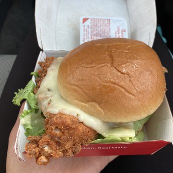 Chick-fil-A - Spicy Deluxe Sandwich - Fast Food Near Me - Vacaville, California