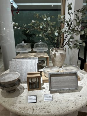 Crate & Barrel by null