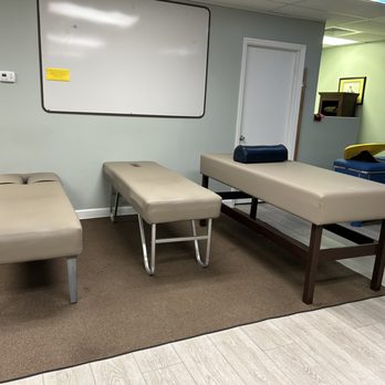 Cormier Chiropractic & Physical Therapy Center - Workout Beds - Chiropractors Near Me - Mobile, Alabama
