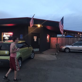 Gridiron Grill & Tap House - Bars Near Me - Springfield, Oregon