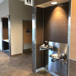 Valley Health Center Downtown - Water fountains and restrooms