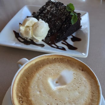 Arnies Restaurant Edmonds - Chocolate Utopia Cake - Seafood Near Me - Edmonds, Washington