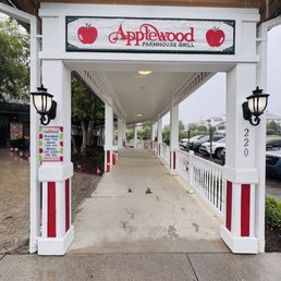 The entrance to the Applewood Farm Grill