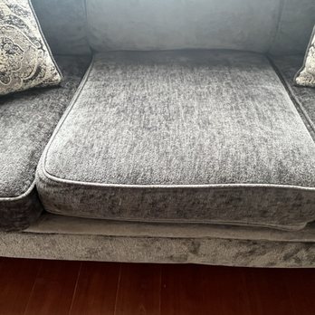 The Brick - Middle seat collapse - Electronics Near Me - Vancouver, British Columbia