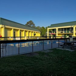 Red Carpet Inn & Suites