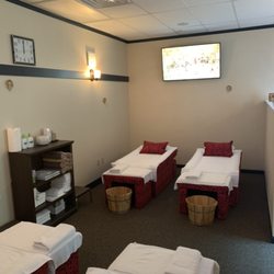 Feel Better Massage Therapy - Small foot spa area but comfortable and quiet，hope you will enjoy our service!