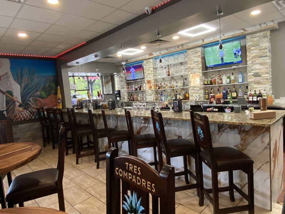 Tres Compadres Mex Grill Bar