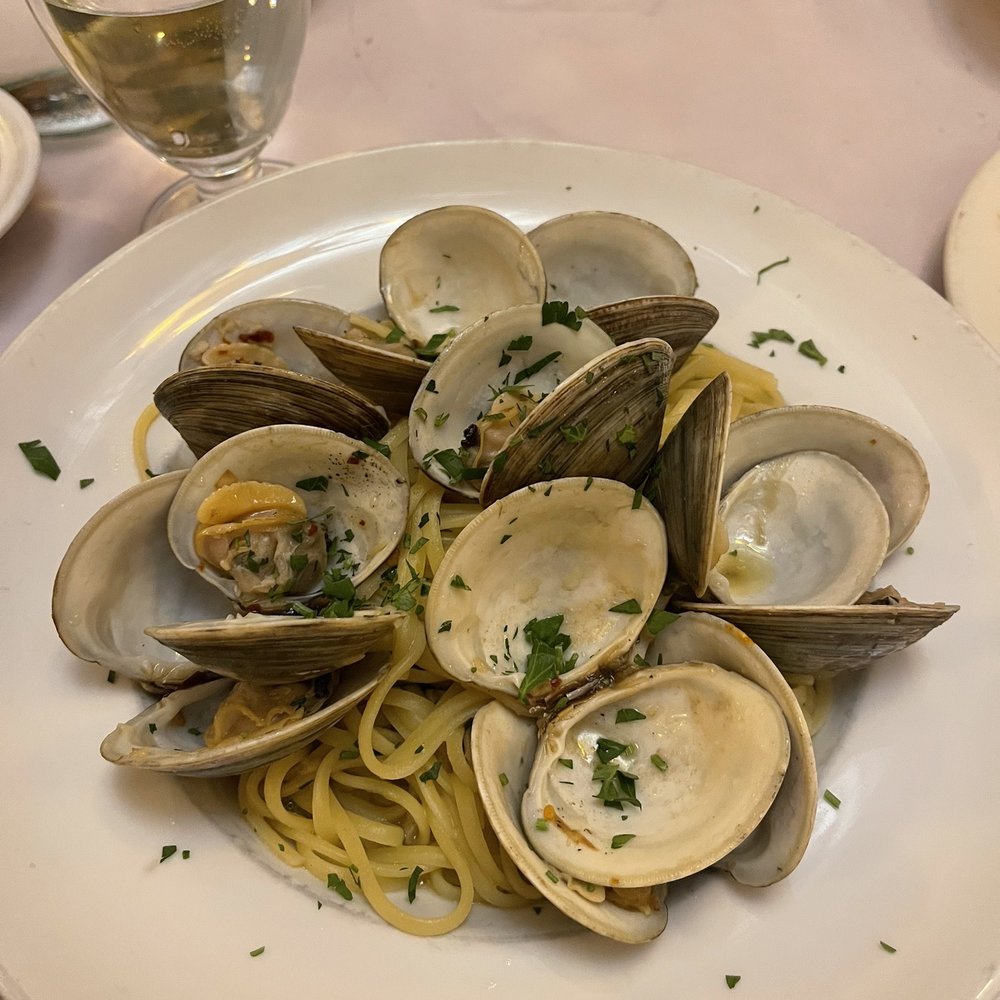 Zio Toto - Linguine con Vongole - Italian Near Me - Brooklyn, New York Zio Toto - Linguine con Vongole - Italian Near Me - Brooklyn, New York