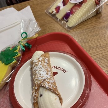 Carlo's Bakery - Bakeries Near Me - Hoboken, New Jersey