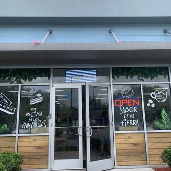 Saborealo Bakery - Front door - Cafes Near Me - Kissimmee, Florida