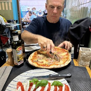 Pizzeria La Smorfia - Pizza - Pizza Near Me - Monterosso al Mare, SP