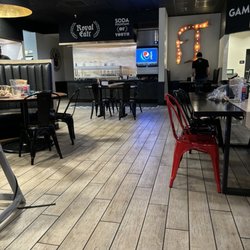 Round Table Pizza - Restaurant
