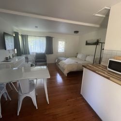 Mount Walker Inn - Cute clean place for an overnight stay with coffee and tea setup available