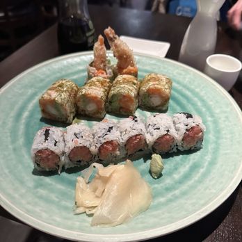 Fin Japanese Restaurant - Tiger Roll and Spicy Tuna Roll - Sushi Bars Near Me - Fairfield, Connecticut Fin Japanese Restaurant - Tiger Roll and Spicy Tuna Roll - Sushi Bars Near Me - Fairfield, Connecticut
