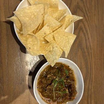 Dos Amantes - complimentary chips and salsa - Seafood Near Me - Los Angeles, California