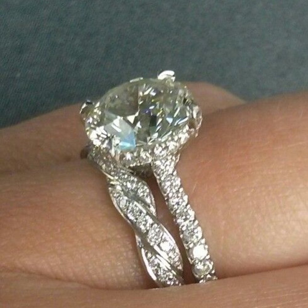 La Bijouterie - Engagement ring alongside wedding band, both custom made by Set - Jewelry Near Me - San Francisco, California La Bijouterie - Engagement ring alongside wedding band, both custom made by Set - Jewelry Near Me - San Francisco, California