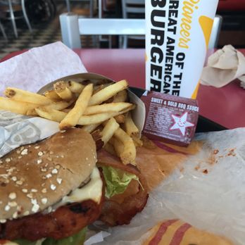 Carl's Jr - Yum - Burgers Near Me - San Diego, California