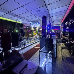 South Broadway Smoke Zone - Store view