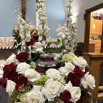 Kat Flowers by The Flower Bloom Studio - Urn Tribute beautifully made by Kat. - Florists Near Me - Arlington, Virginia Kat Flowers by The Flower Bloom Studio - Urn Tribute beautifully made by Kat. - Florists Near Me - Arlington, Virginia