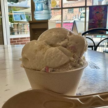 Cream Bean Berry - Birthday Cake - Ice Cream & Frozen Yogurt Near Me - Durango, Colorado