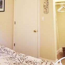 Cedar Ridge Retreat - Double Bedroom (1 of 4 bedrooms, 2 Kings, 1 Queen, 1 double)