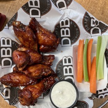 Drafts Burger Bar - BBQ Gourmet Hot Wings - American Near Me - Park City, Utah