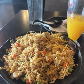 Hakkalicious Niagara - Fried Rice w/ mango juice - Indian Near Me - Niagara Falls, Ontario