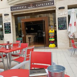 Churreria Azahar Cafeteria - Entrance and outside seating