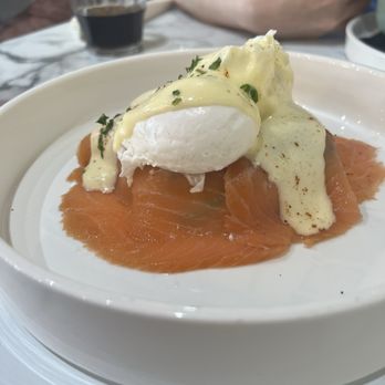 Delices Du Chef - Eggs Benedict with smoked salmon is delish - French Near Me - Torrance, California Delices Du Chef - Eggs Benedict with smoked salmon is delish - French Near Me - Torrance, California