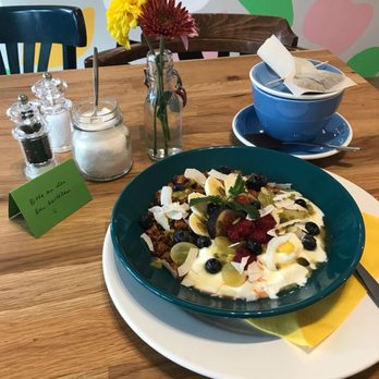 Mahlo Brunch Bar - Home made granola and a big cup of tea - Breakfast & Brunch Near Me - Berlin, BE