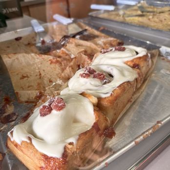 Di Vilma - Guava cinnamon rolls - Bakeries Near Me - Orlando, Florida