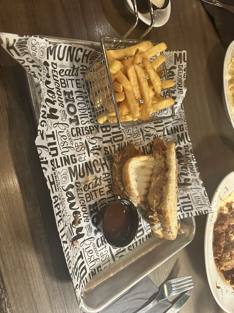 Social spots from Metro Grill and Bar
