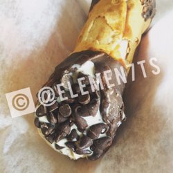 Elemen7ts by NitroGirl - HOLY CANNOLI! Let us introduce you to our Nitro cannoli ice cream filled cannoli! #elemen7ts #nitrogirl #gourmet #ln2 #icecream #cannoli