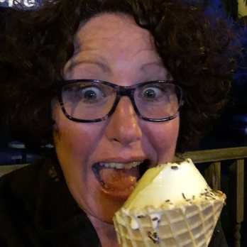 Snowflake Ice Cream Shoppe - Ice Cream & Frozen Yogurt Near Me - Riverhead, New York