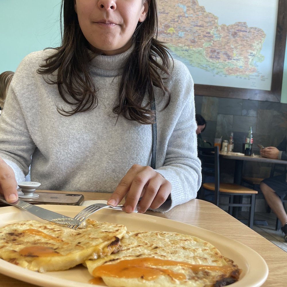 Las Pupusas - Pupusas!! Grandes por el tamaño. - Salvadoran Near Me - Henderson, Nevada