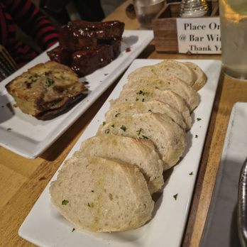 Oven + Vine - That's bread for two people!!! That's a lot of bread!!! - New American Near Me - Phoenix, Arizona
