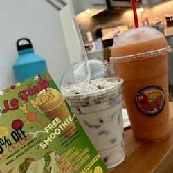 Mango strawberry smoothie & fresas con crema