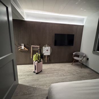 Moxy Denver Cherry Creek - Hotels Near Me - Denver, Colorado Moxy Denver Cherry Creek - Hotels Near Me - Denver, Colorado