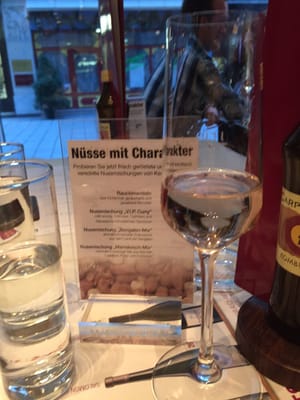 WEIN & CO Wien Stephansplatz – Weinbar & Flagshipstore by null