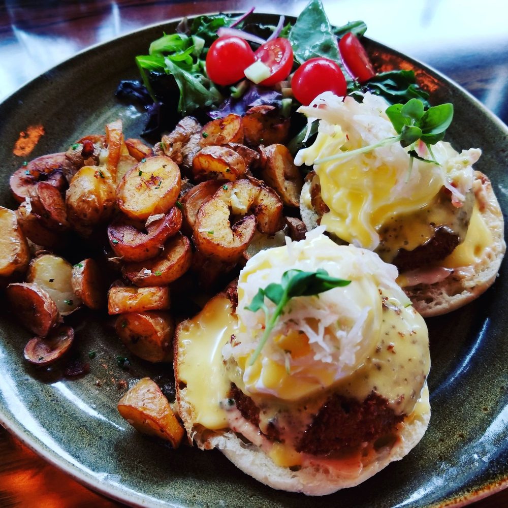 Crabcake eggs benny zomg so good Crabcake eggs benny zomg so good
