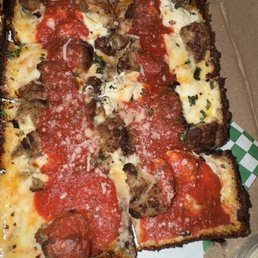 Meat-a-baller pizza 10/10 Meat-a-baller pizza 10/10