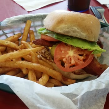 Henry's Restaurant - American Near Me - Lockhart, Texas