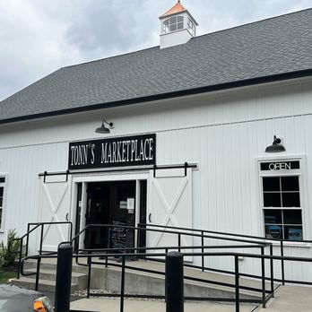 Tonn's Marketplace - Farms Near Me - Burlington, Connecticut Tonn's Marketplace - Farms Near Me - Burlington, Connecticut