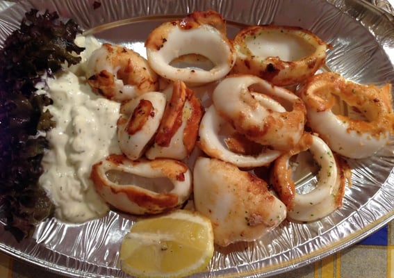 Photo of Restaurant Mykonos - München, BY, DE. Calamari gegrillt mit Remoulade (plus Reis und Salat) - 12,90€