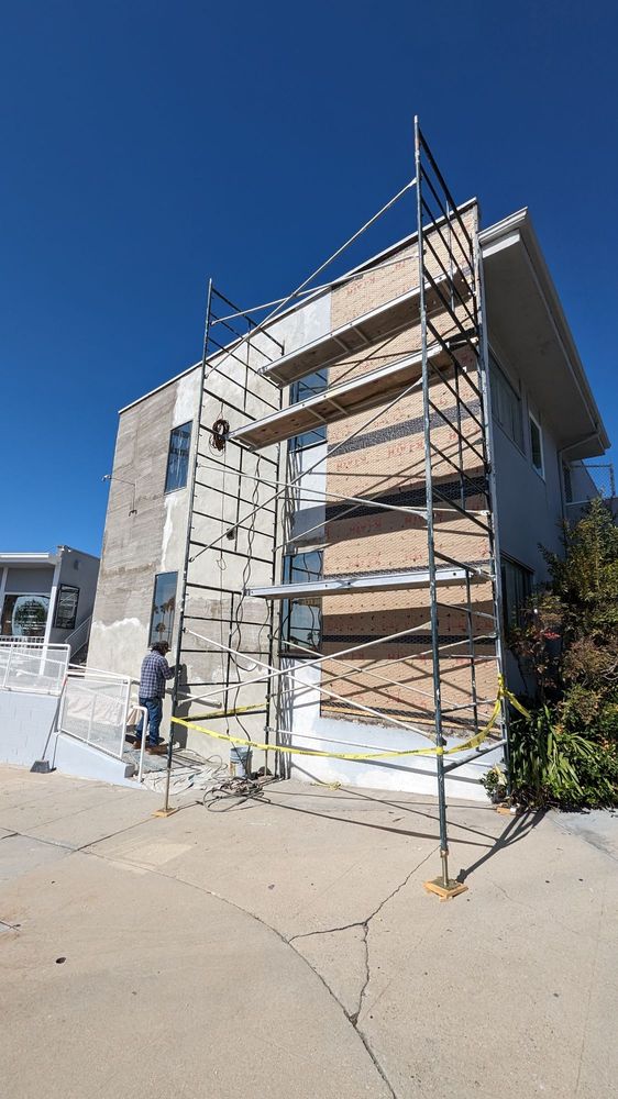 Slide of El Lay Construction